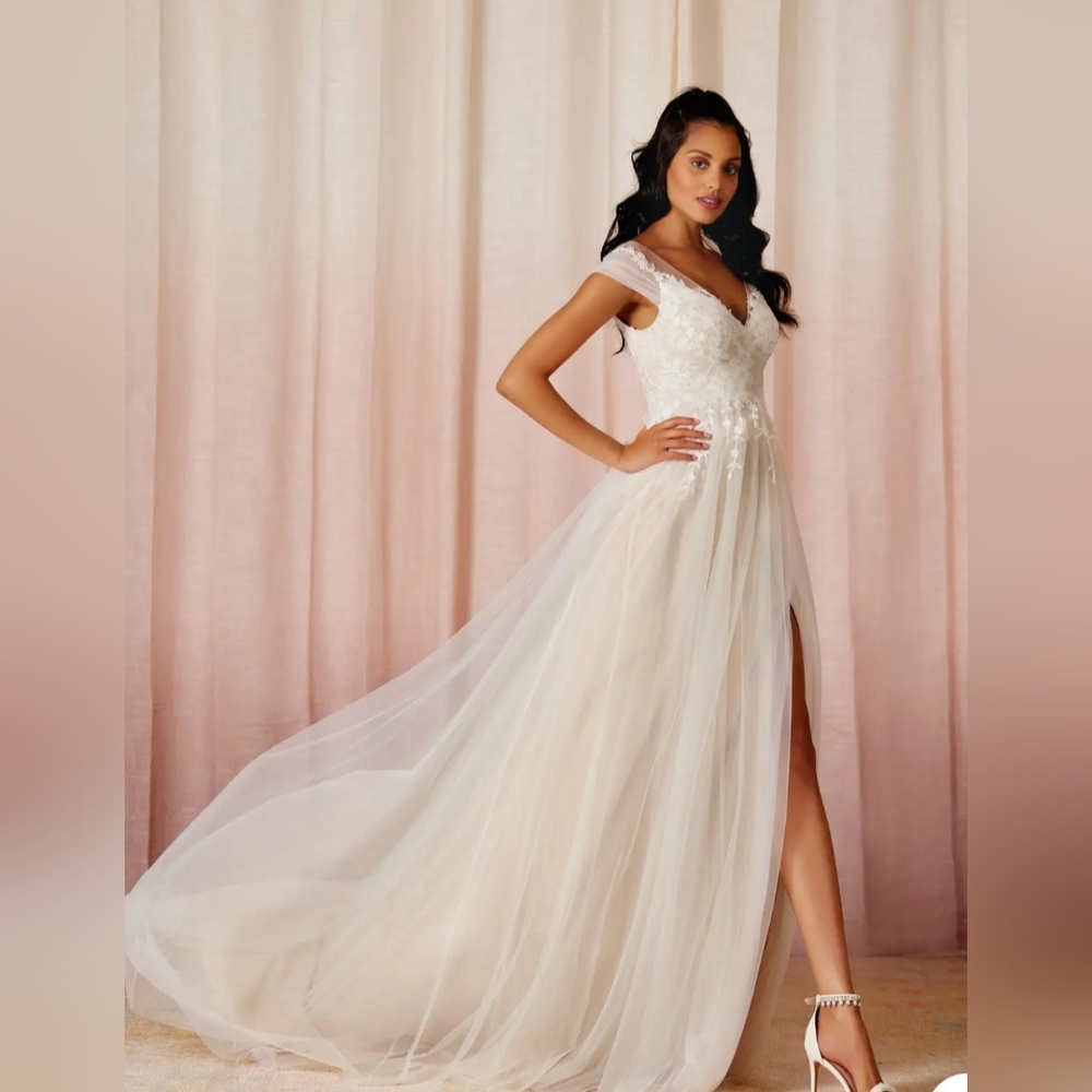 Azazie Bellisima Wedding Dress size WD color diamond white/champagne